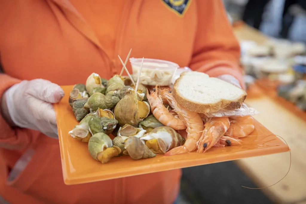 Seafood platter prepared by the SNSM of Pirou during the Whelk Fair
