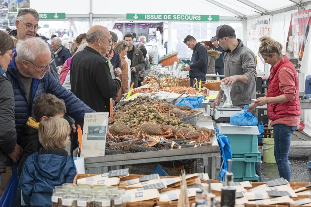 Big sale of seafood during the Pirou Plage whelk fair