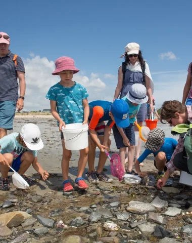 Family fishing trip on foot at Pirou Plage