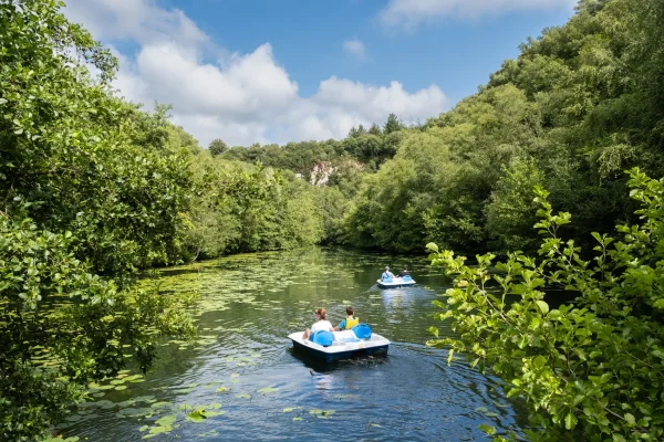 Sur l'eau en pédalos