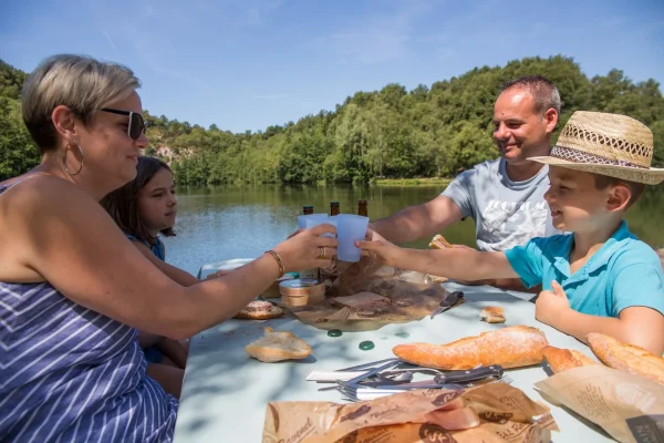Pique nique au mont Castre en famille